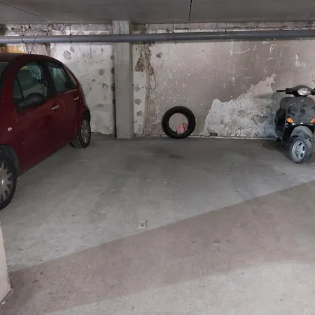 Hyper Centre ,jolie Climatisee Avec Parking Securise Gratuit Habitación en casa particular Clermont-Ferrand